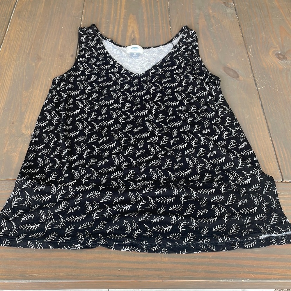 Old navy leaf print sleeveless top